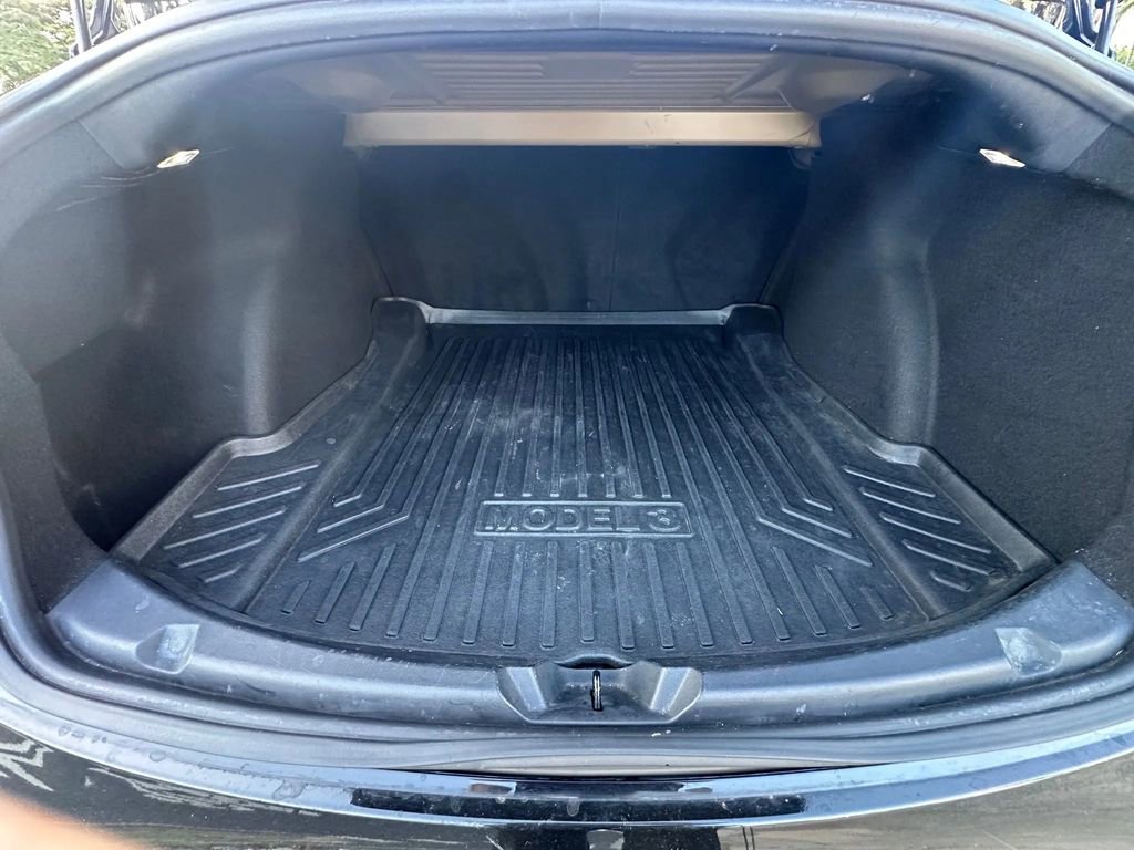 Used 2019 Tesla Model 3 Standard Range image 17