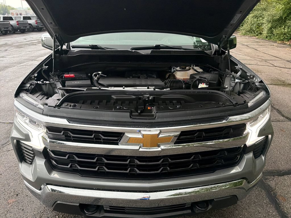 Used 2024 Chevrolet Silverado 1500 LT AWD/4WD image 33