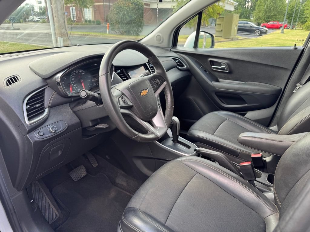 Certified 2018 Chevrolet Trax LT w/ LT Convenience Package FWD image 11