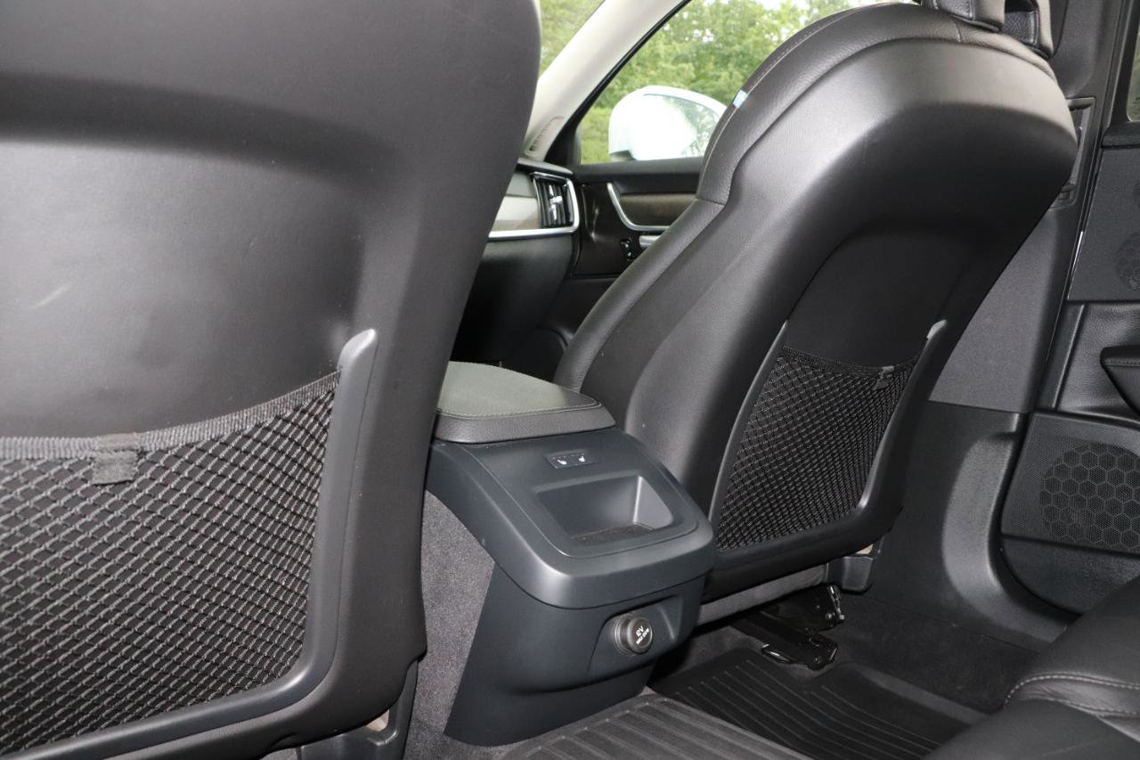 Used 2020 Volvo V90 T6 Cross Country image 16