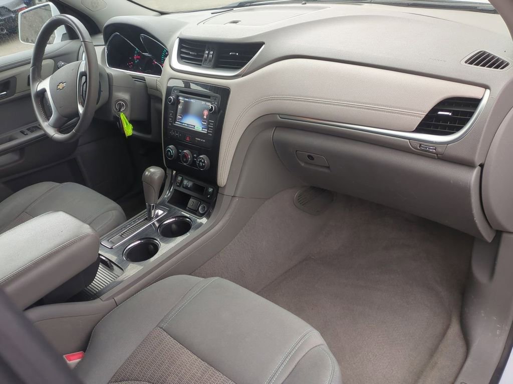 Used 2017 Chevrolet Traverse LT image 28
