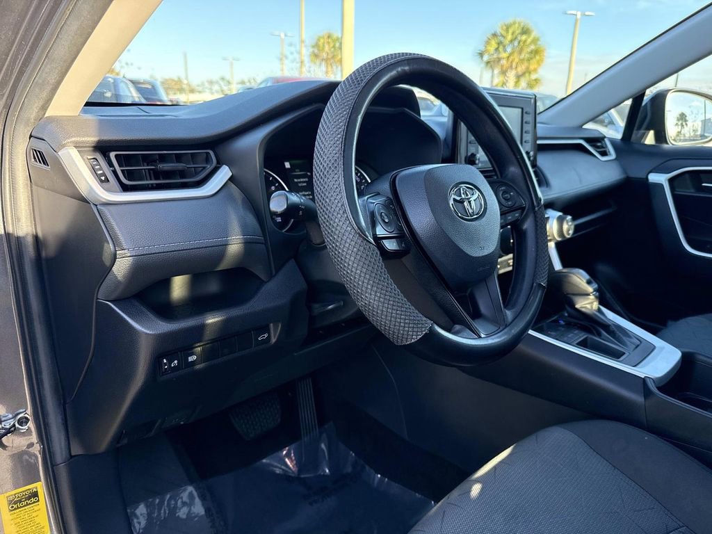 Used 2022 Toyota RAV4 XLE w/ Convenience Package image 25