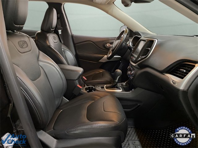 Used 2017 Jeep Cherokee Overland w/ Technology Group image 76