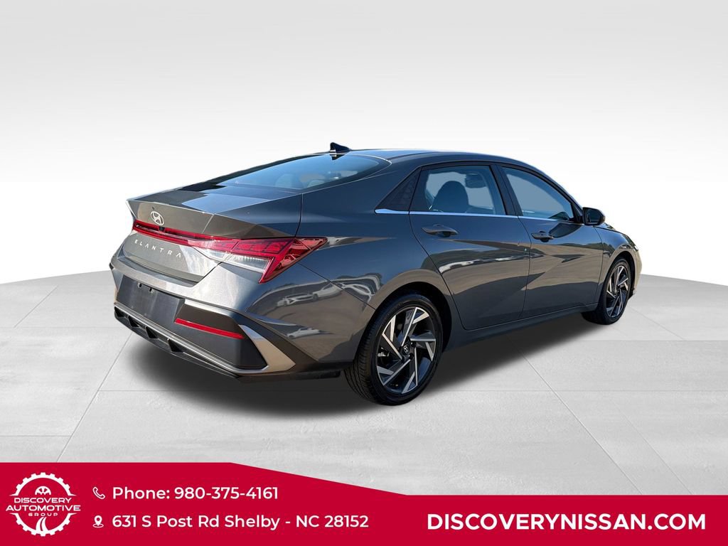 Used 2025 Hyundai Elantra SEL FWD image 6