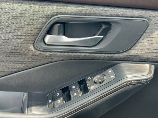 Used 2022 Nissan Rogue SV FWD image 13