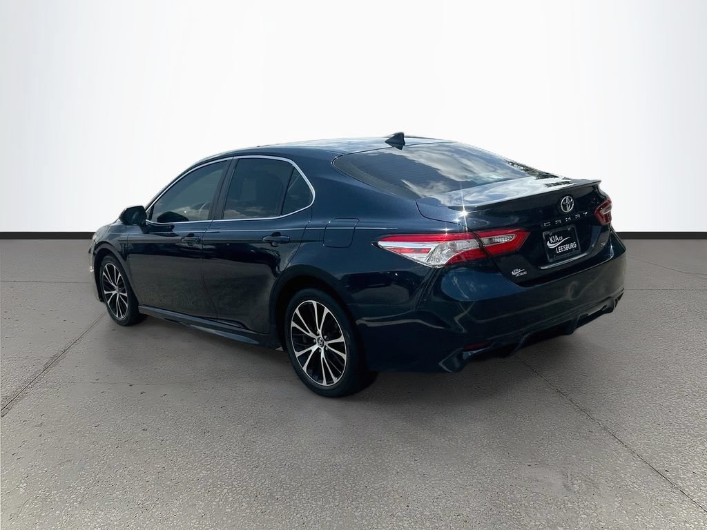 Used 2020 Toyota Camry SE FWD image 5
