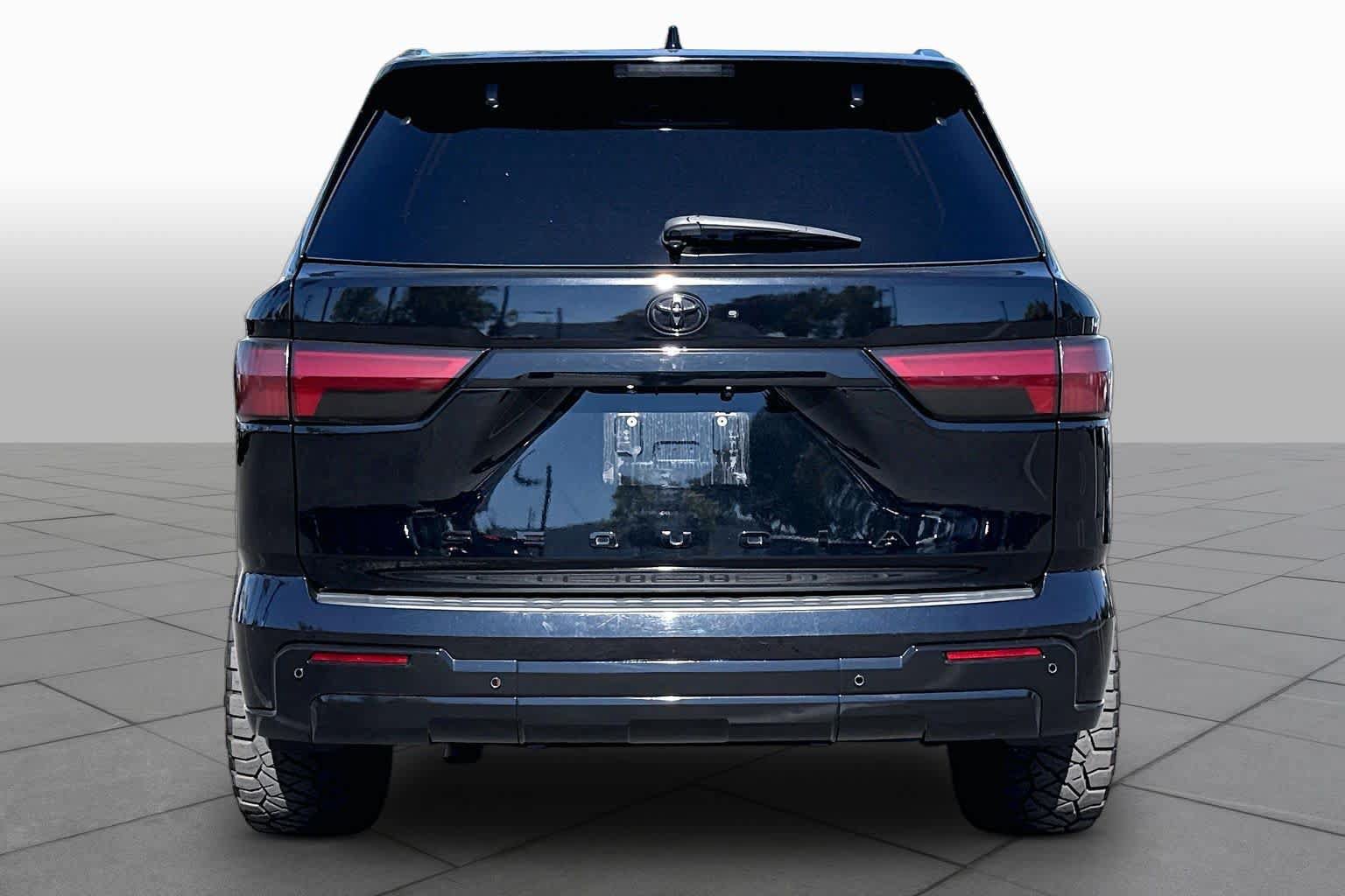 Used 2023 Toyota Sequoia Platinum AWD/4WD image 4