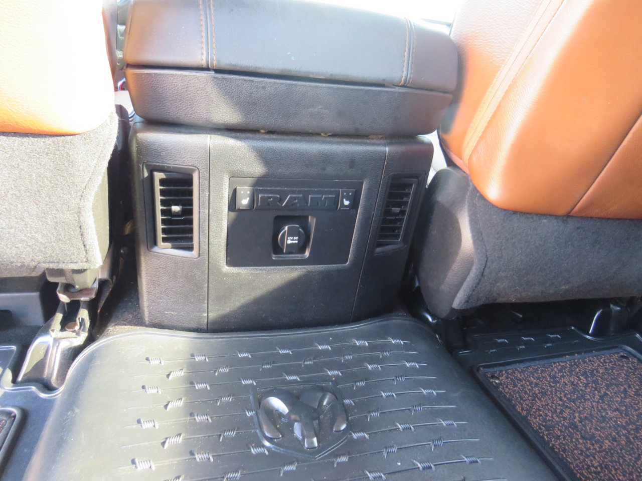 Used 2015 RAM 1500 Laramie Longhorn w/ Convenience Group image 28