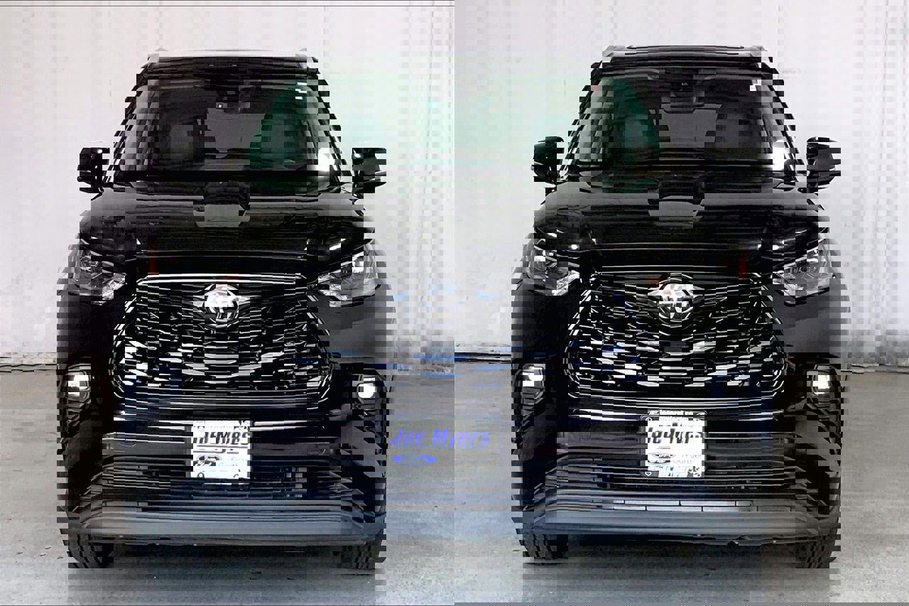 Used 2022 Toyota Highlander XLE image 2