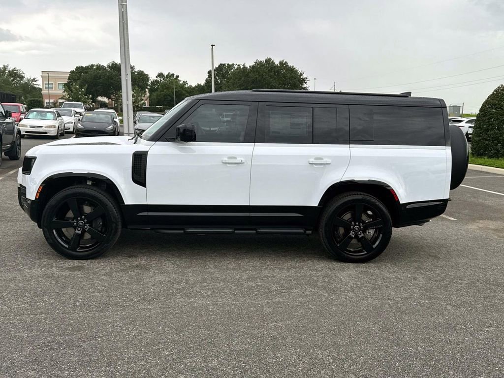 New 2025 Land Rover Defender 130 X-Dynamic SE image 2
