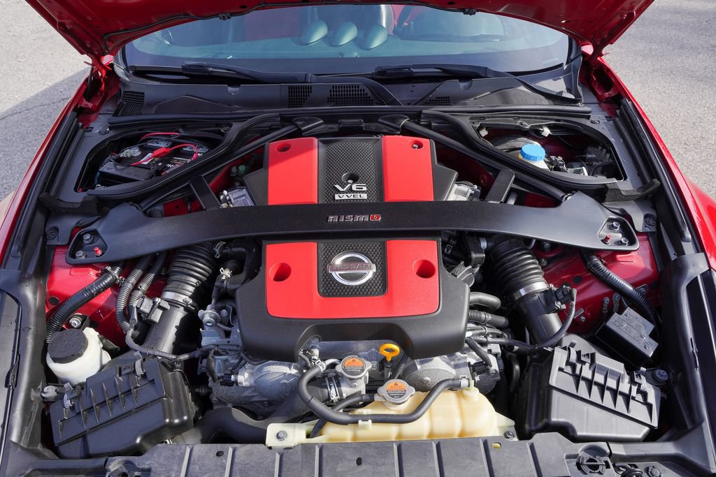 Used 2017 Nissan 370Z NISMO RWD image 37
