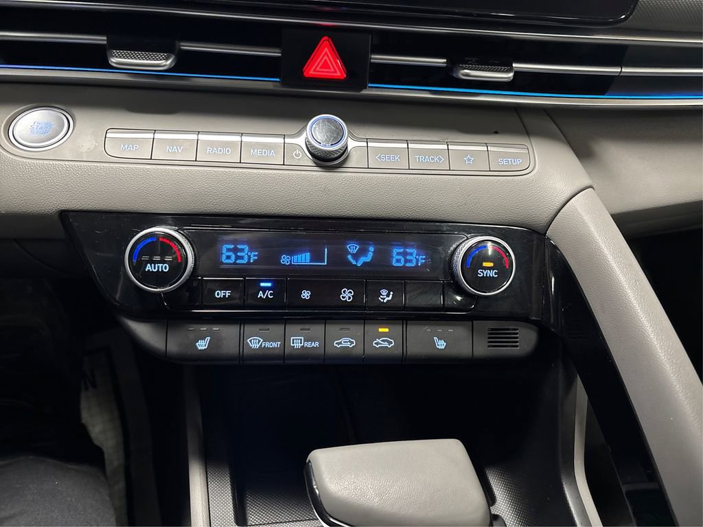 Certified 2025 Hyundai Elantra SEL image 30