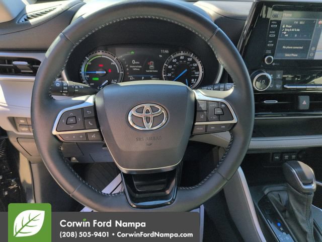 Used 2021 Toyota Highlander XLE AWD/4WD image 14