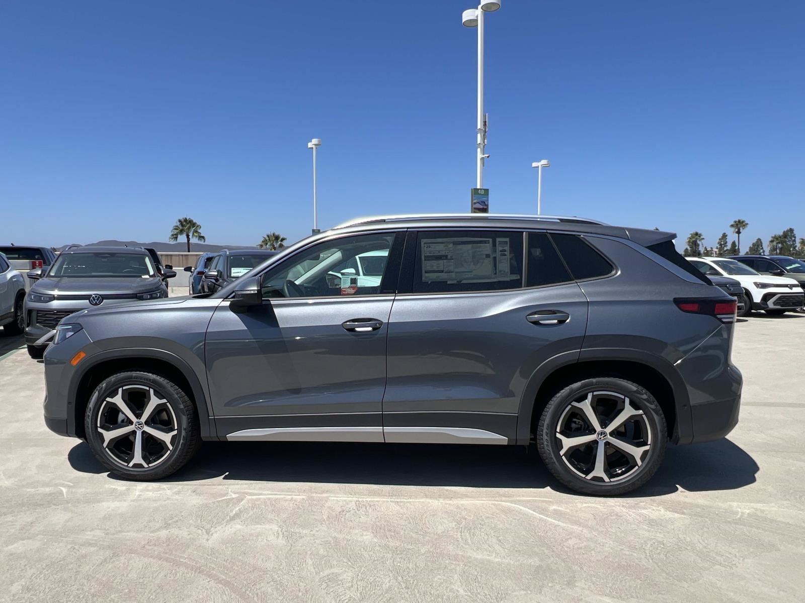 New 2026 Volkswagen Tiguan SE FWD image 2