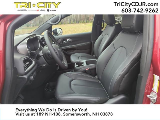 New 2026 Chrysler Voyager LX image 9