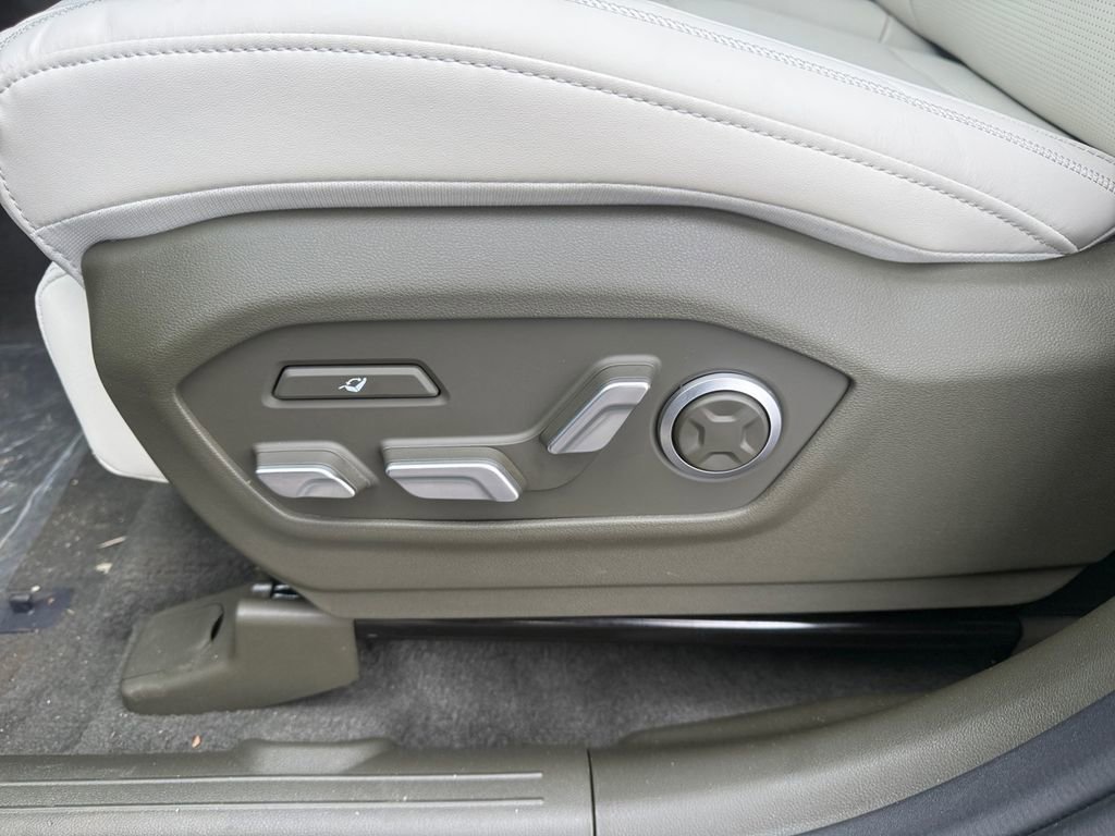 New 2025 Hyundai Santa Fe Calligraphy image 18