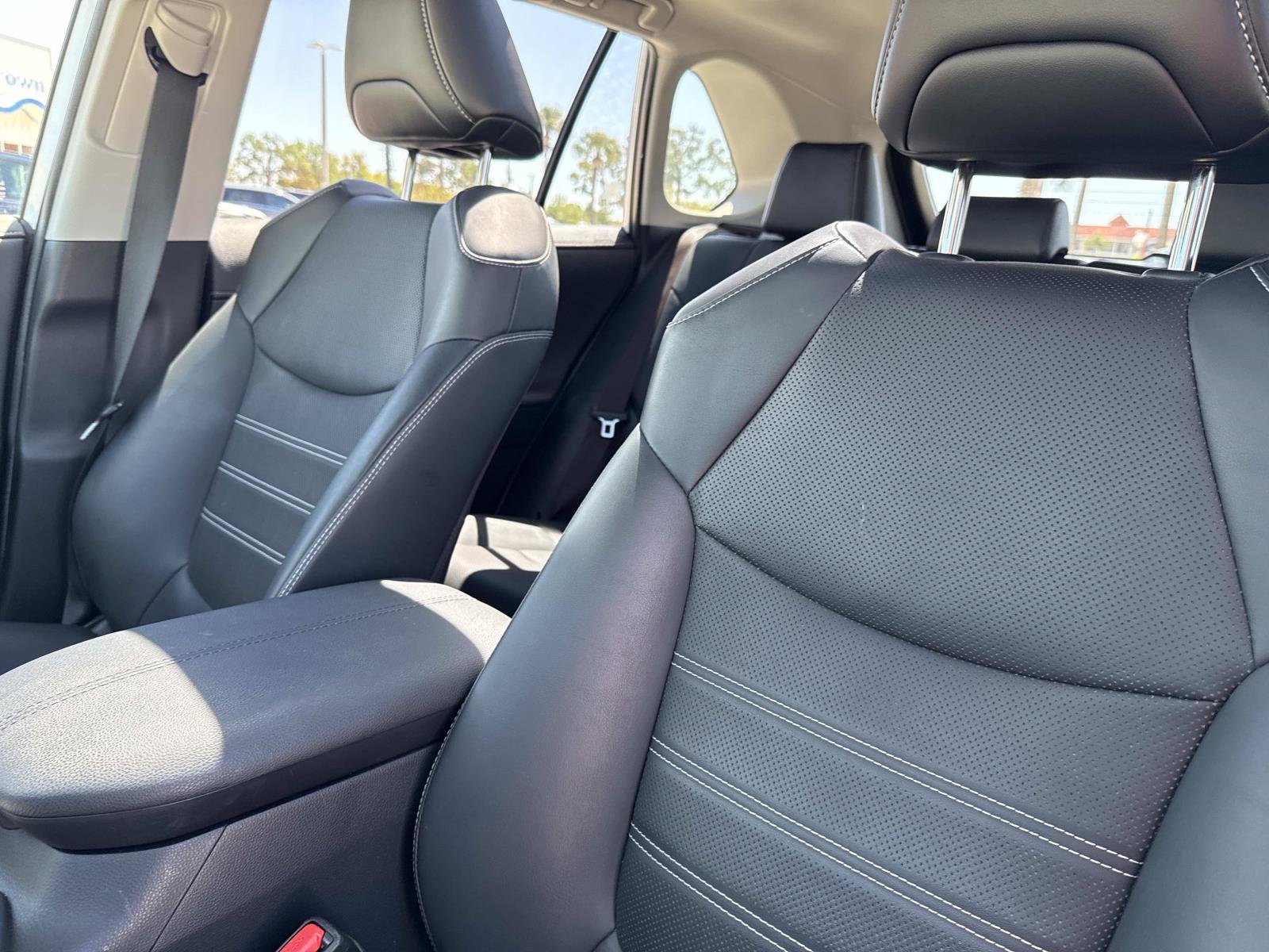 Used 2020 Toyota RAV4 Limited image 22