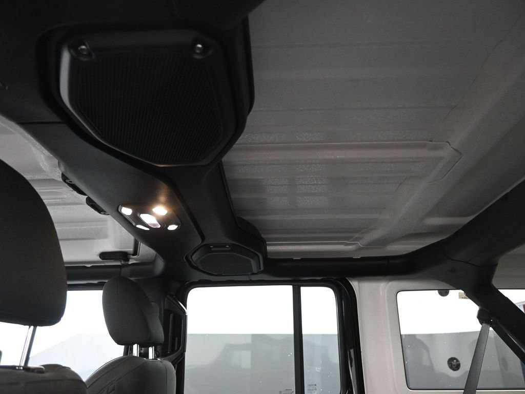 Used 2021 Jeep Wrangler Unlimited Sahara image 25