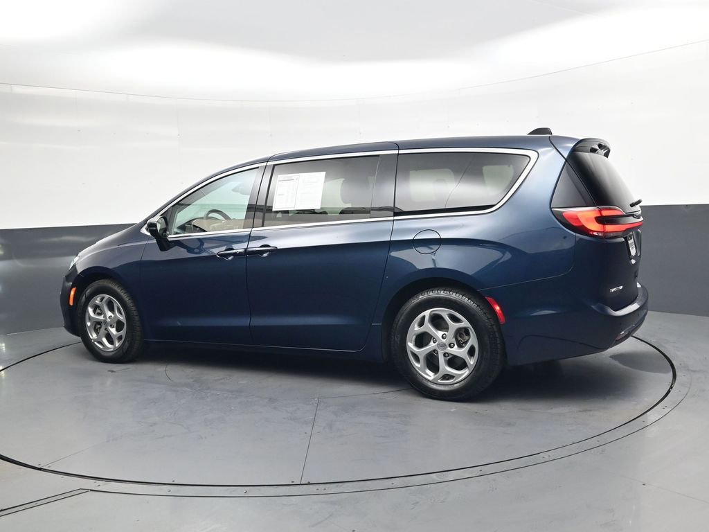 Used 2024 Chrysler Pacifica Limited image 6