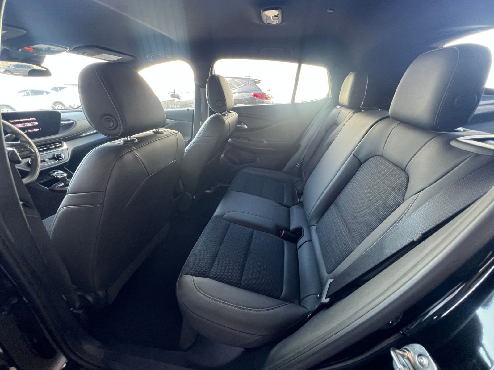 Used 2025 Buick Envista Preferred image 25