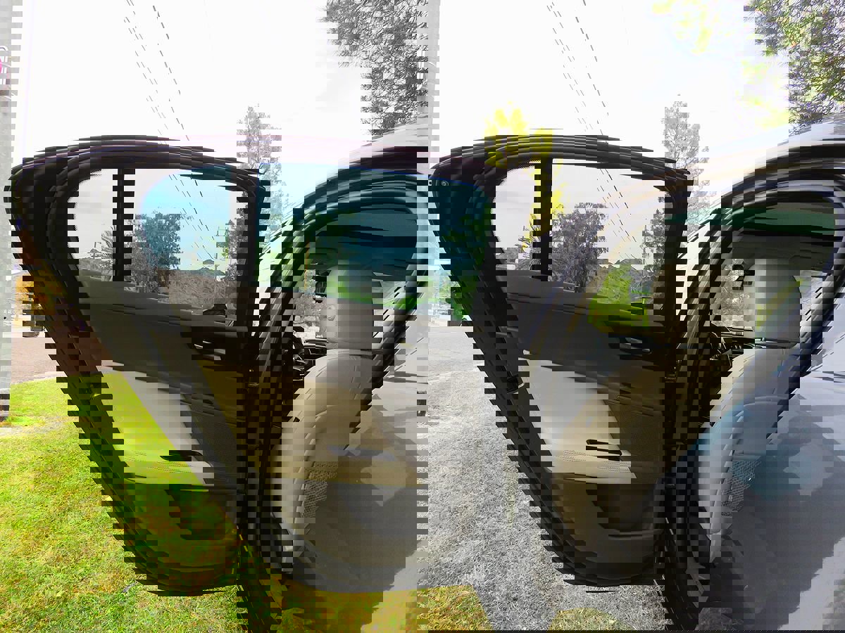 Used 2018 Jaguar XE Prestige image 18