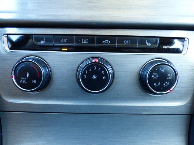 Used 2017 Volkswagen Golf SE image 13