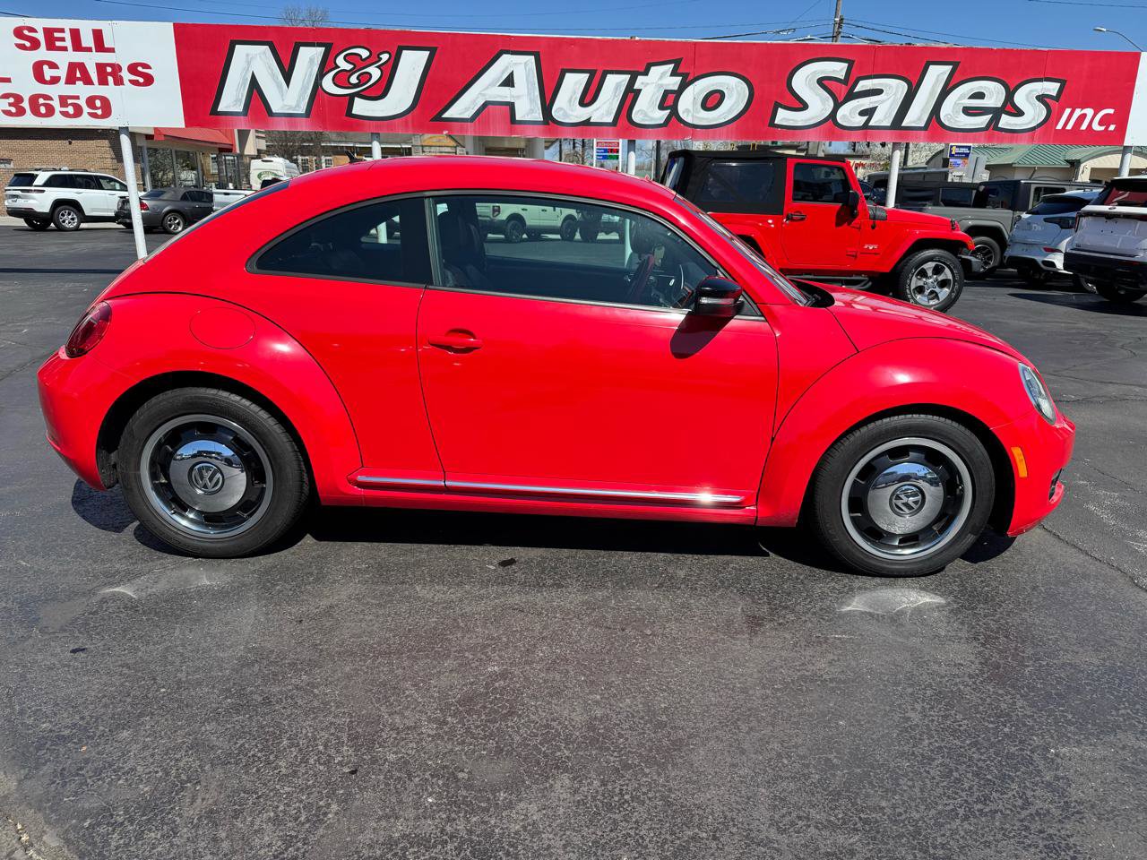Used 2012 Volkswagen Beetle 2.5 image 4