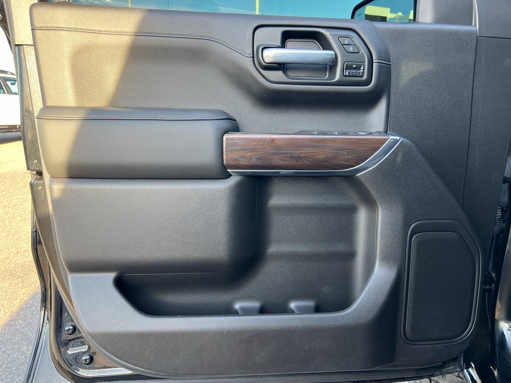 Used 2021 GMC Sierra 1500 SLT w/ Driver Alert Package II image 19