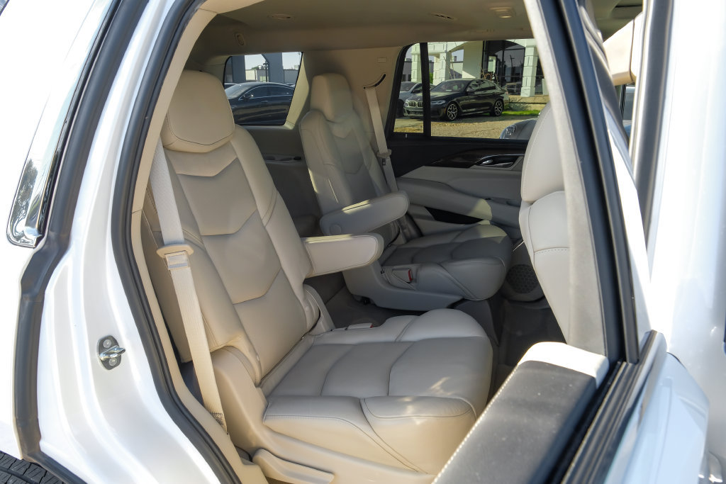 Used 2018 Cadillac Escalade Luxury AWD/4WD image 36