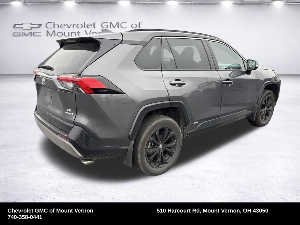 Used 2024 Toyota RAV4 SE w/ Convenience Package image 5