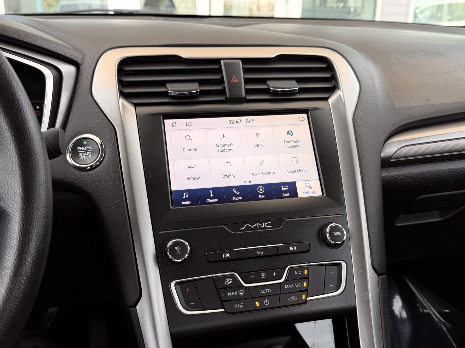 Used 2020 Ford Fusion SE FWD image 31