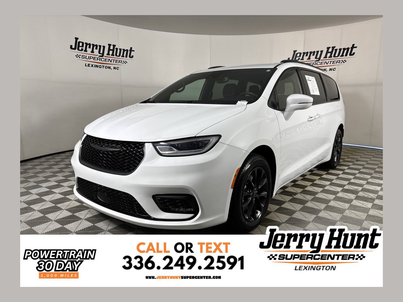 Used 2021 Chrysler Pacifica Touring w/ S Appearance Package FWD image 1