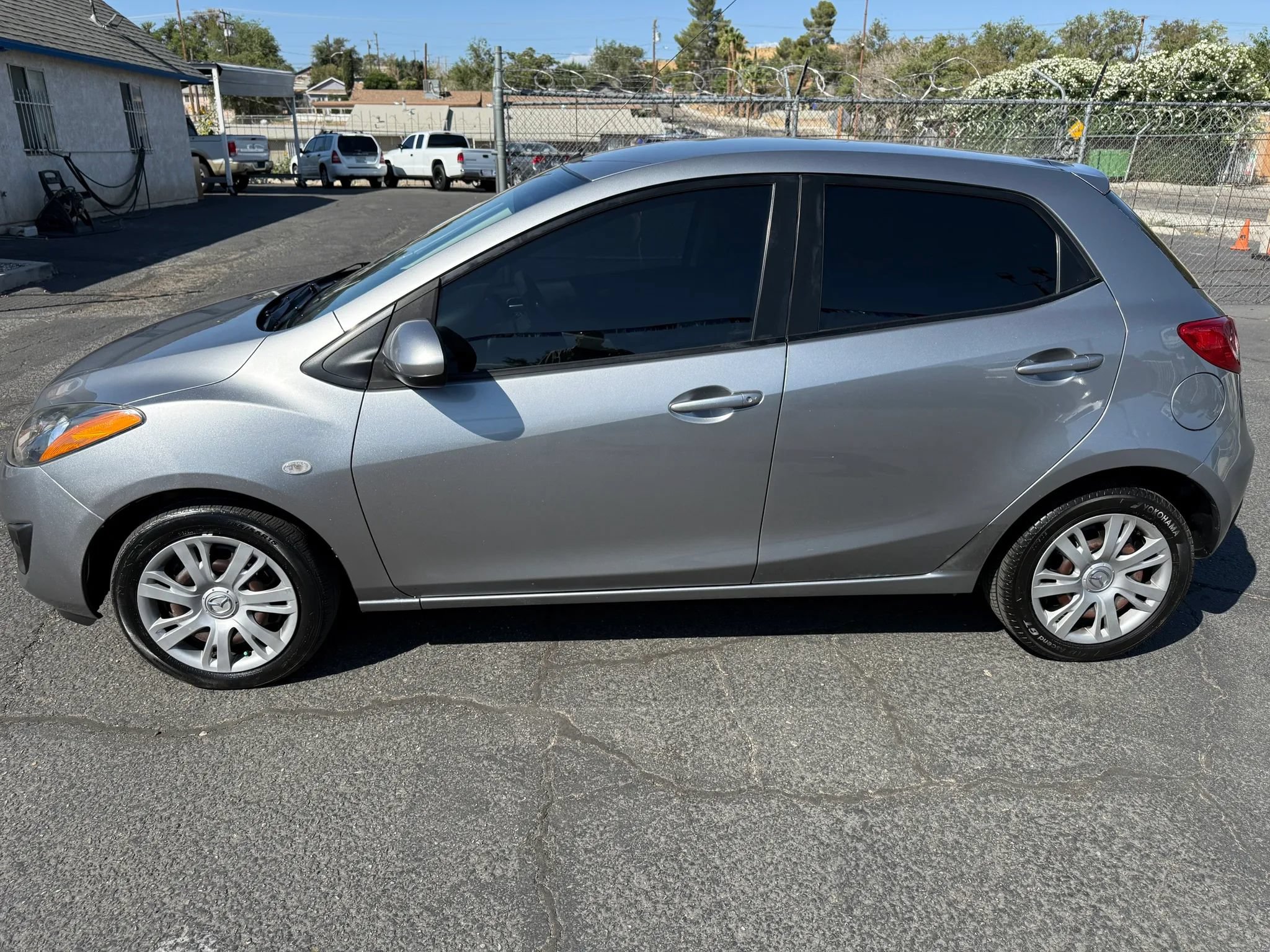 Used 2014 MAZDA MAZDA2 Sport FWD image 2