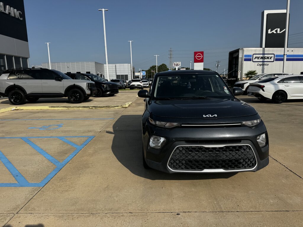 Certified 2022 Kia Soul LX FWD image 6