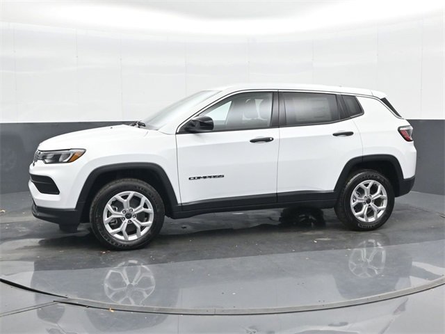 Used 2025 Jeep Compass Sport image 10