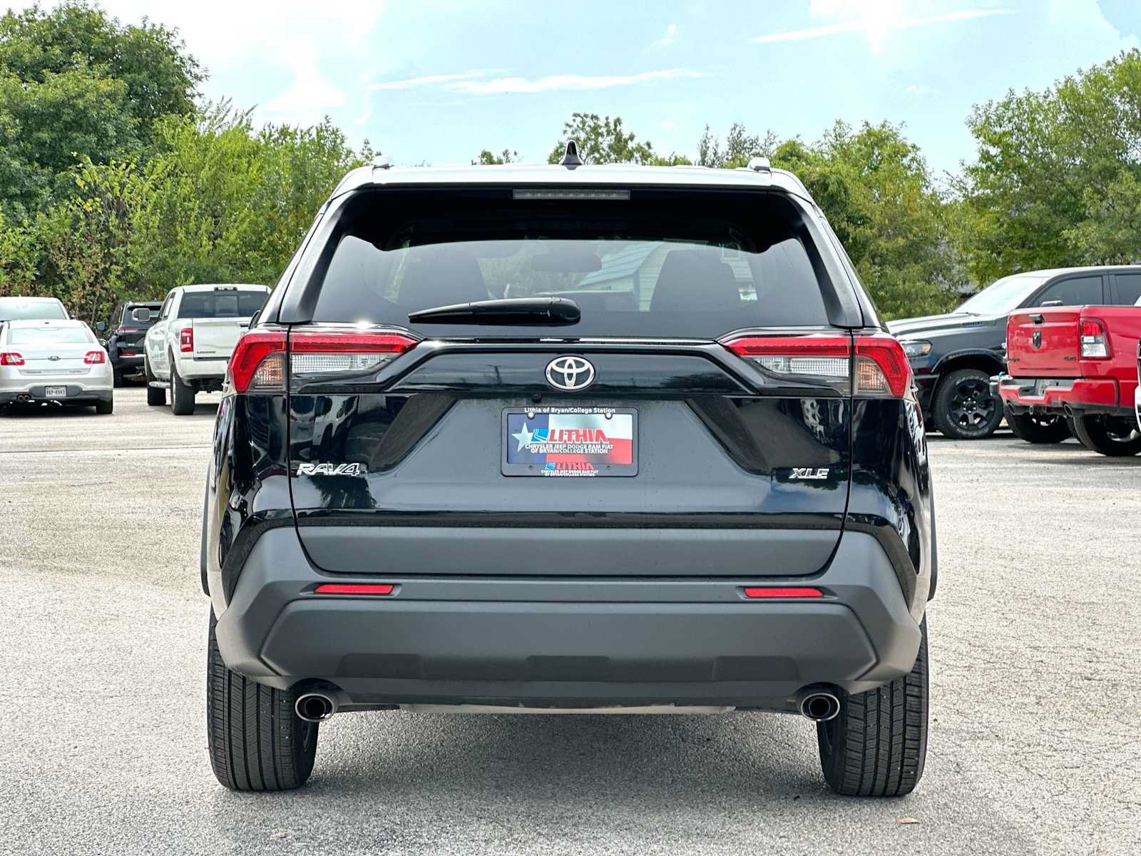 Used 2020 Toyota RAV4 XLE Premium FWD image 14