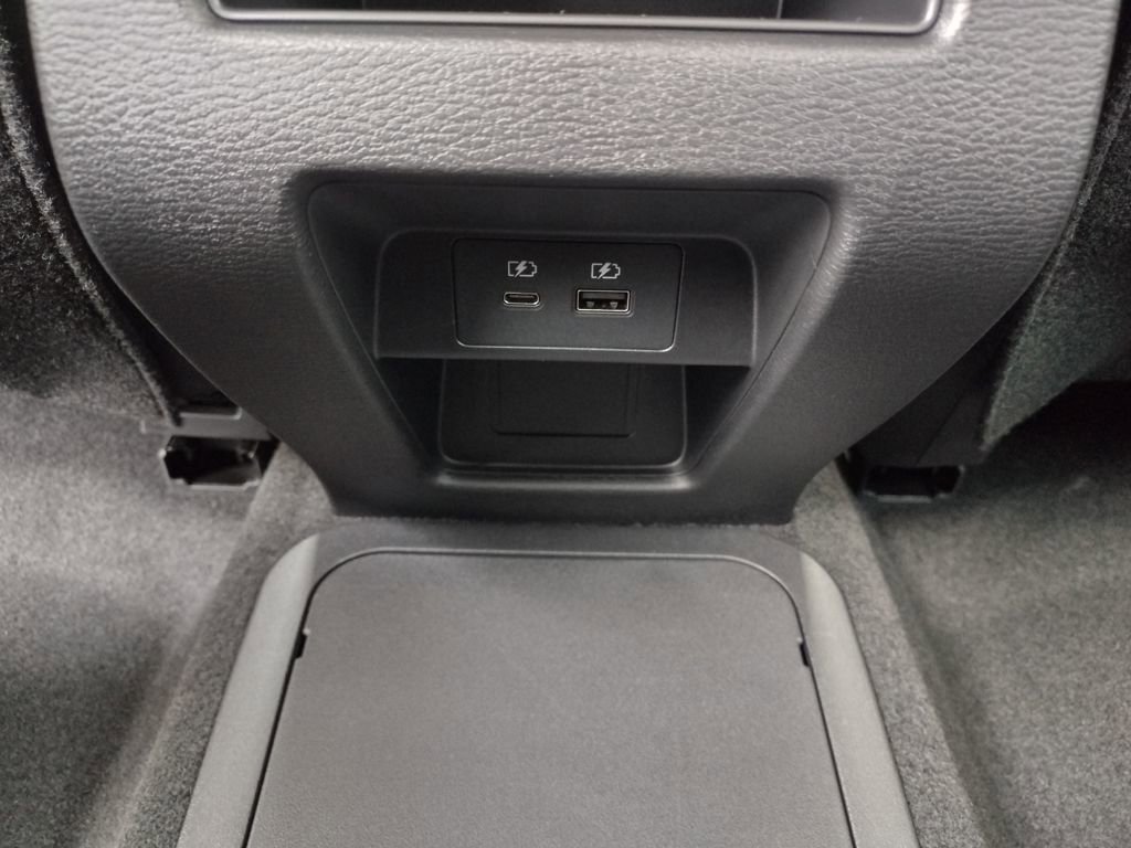 New 2025 Mitsubishi Outlander SE image 26