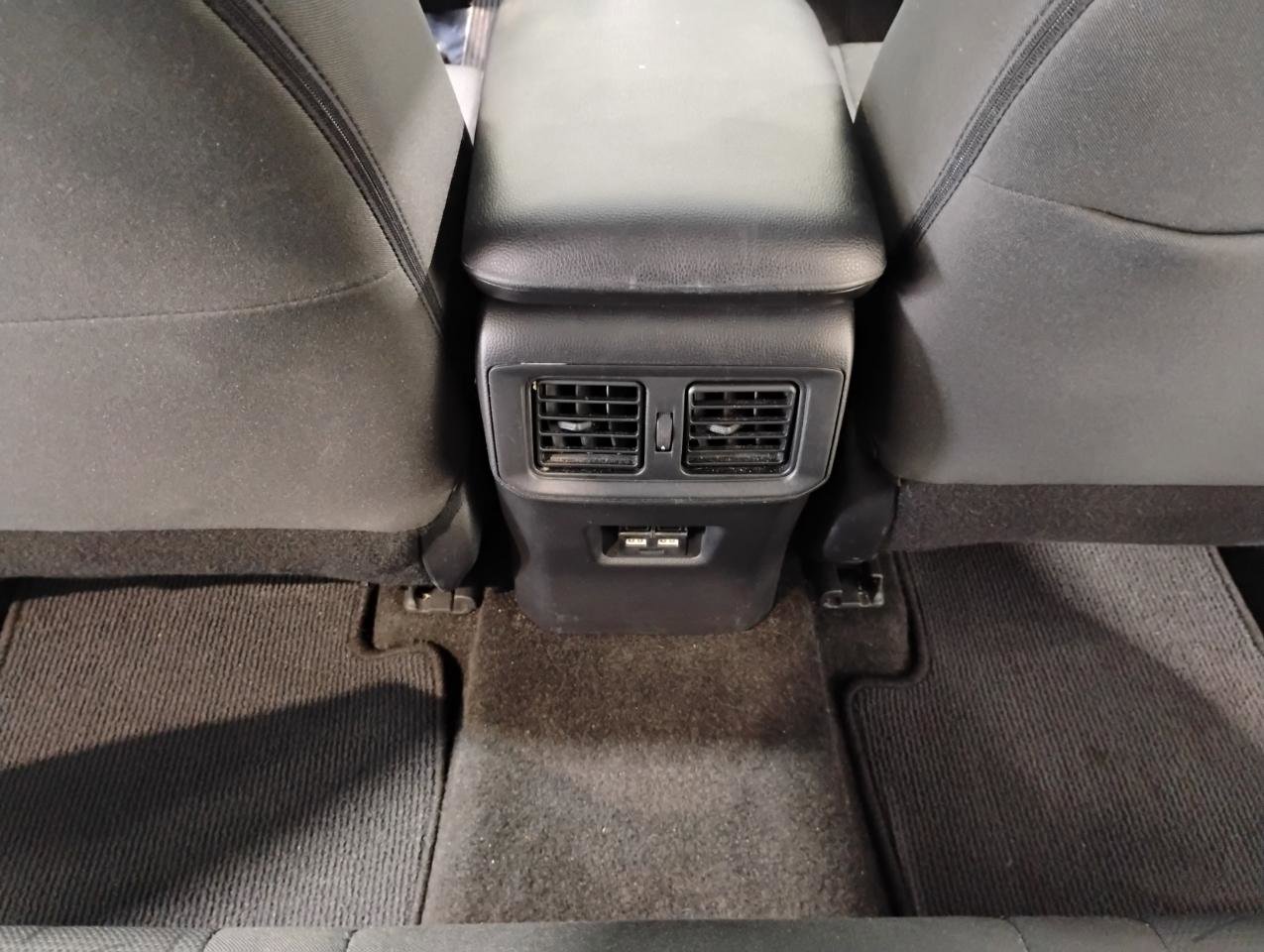 Used 2021 Toyota RAV4 XLE FWD image 16