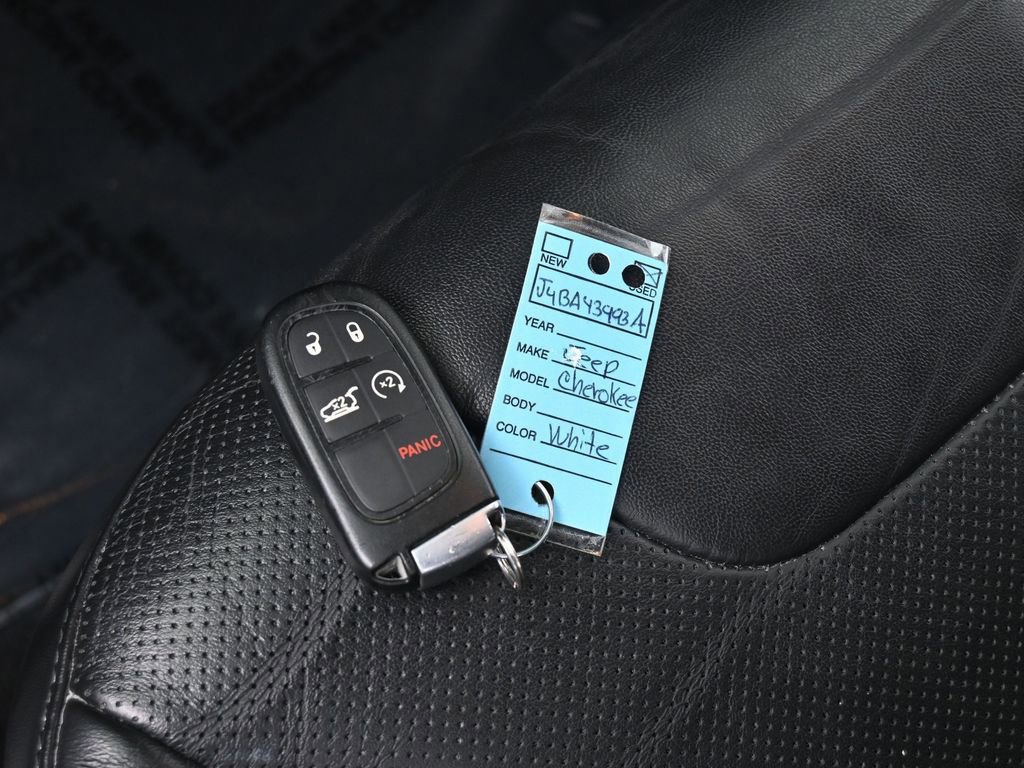 Used 2021 Jeep Cherokee Latitude Lux w/ Comfort/Convenience Group image 18