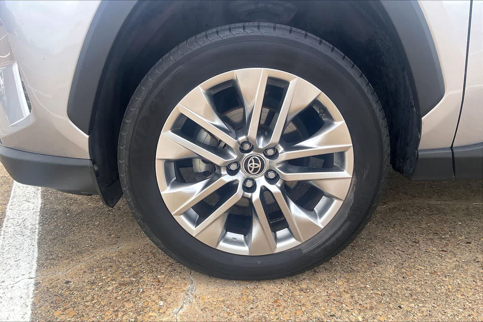 Used 2020 Toyota RAV4 XLE Premium AWD/4WD image 8