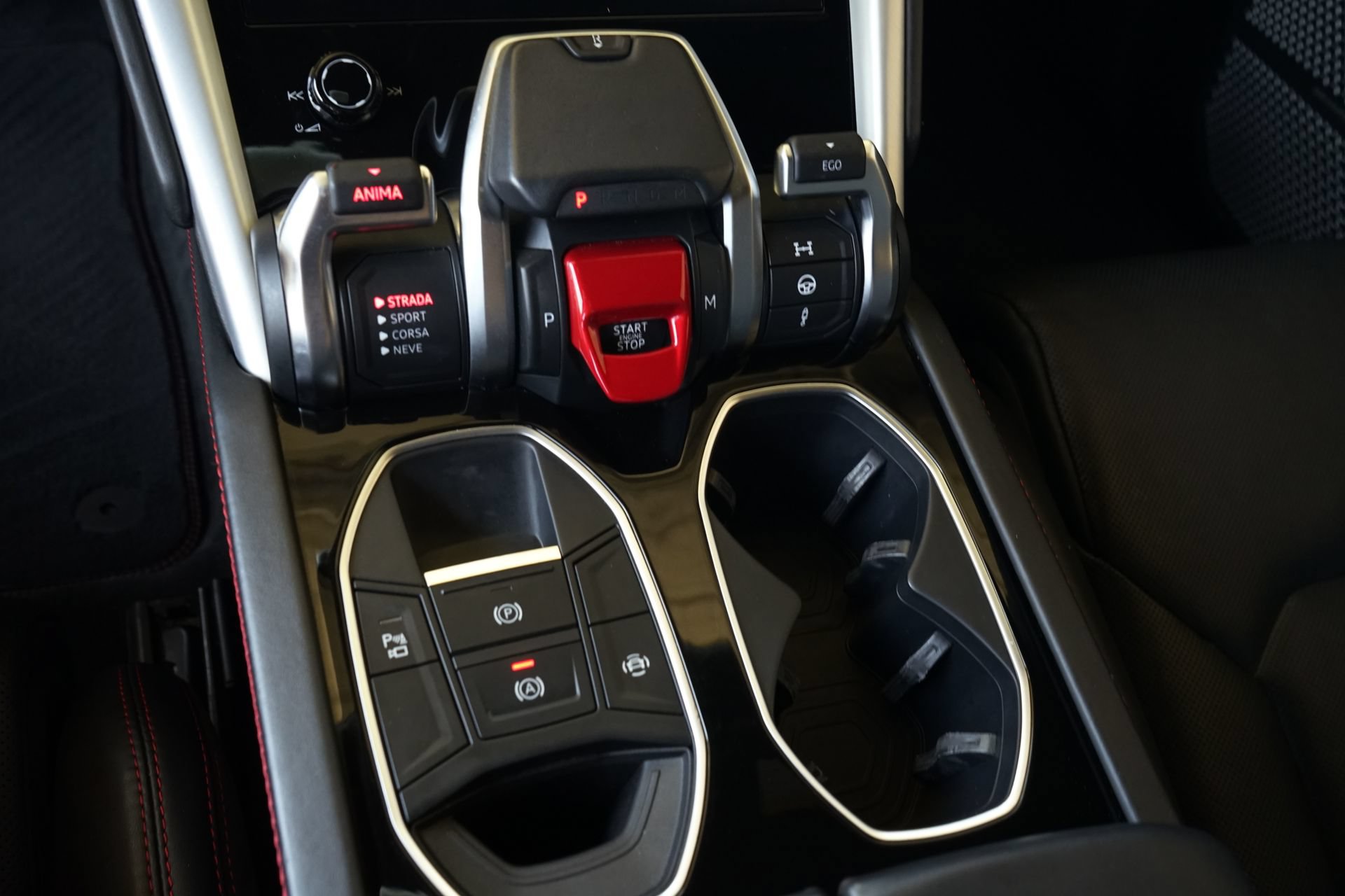 Used 2019 Lamborghini Urus AWD/4WD image 19