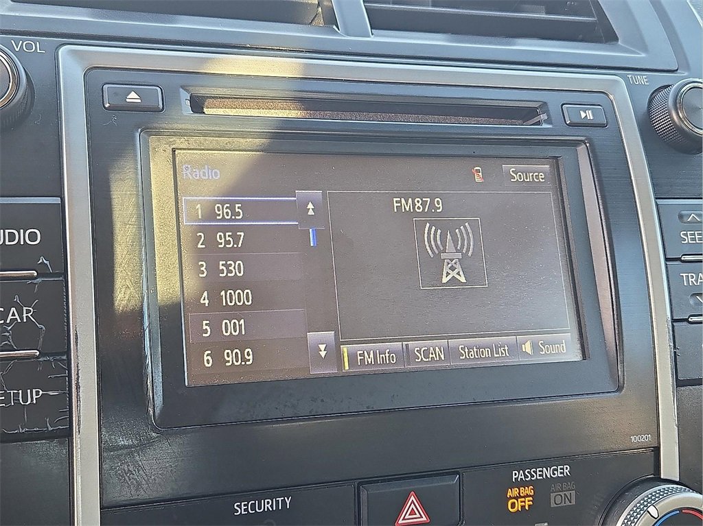 Used 2014 Toyota Camry LE image 18