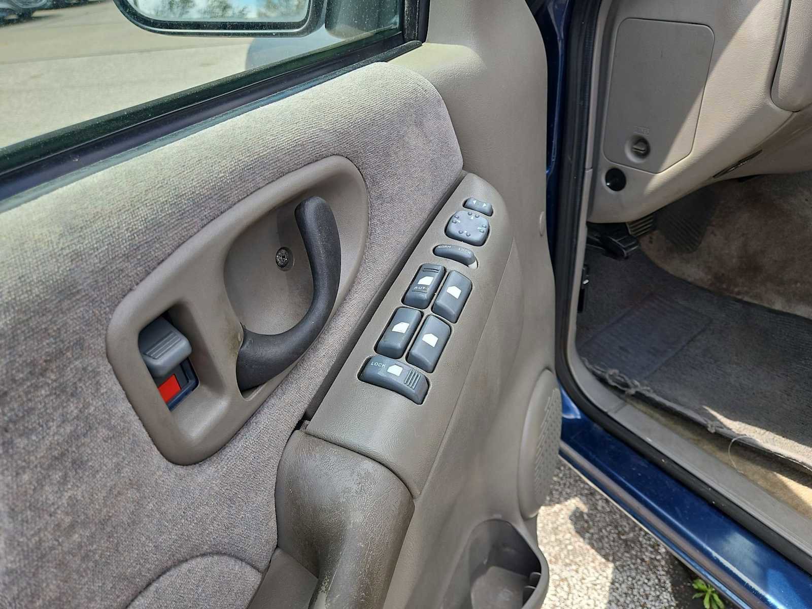 Used 2000 Chevrolet Blazer LS w/ LS Preferred Equipment Group image 17