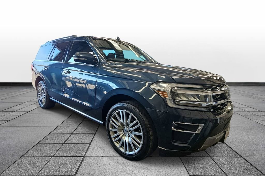 Used 2022 Ford Expedition Limited image 3
