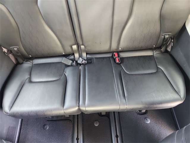 Used 2023 Kia Carnival LX image 32