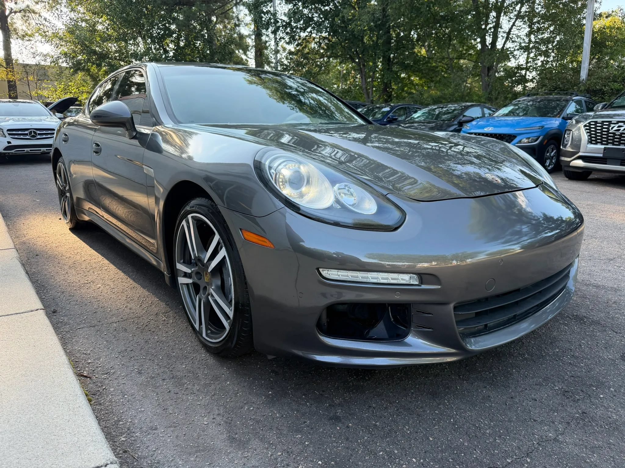 Used 2014 Porsche Panamera RWD image 4