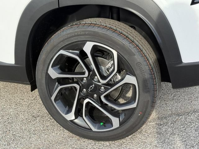 New 2026 Chevrolet Trax RS w/ Sunroof Package FWD image 4