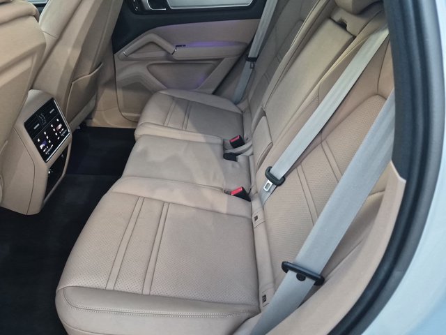 Used 2023 Porsche Cayenne Platinum Edition AWD/4WD image 20