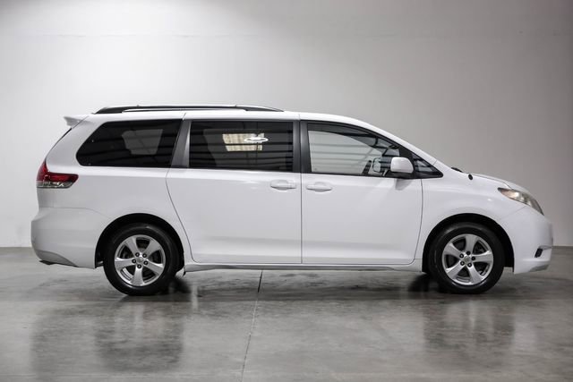 Used 2011 Toyota Sienna LE FWD image 11
