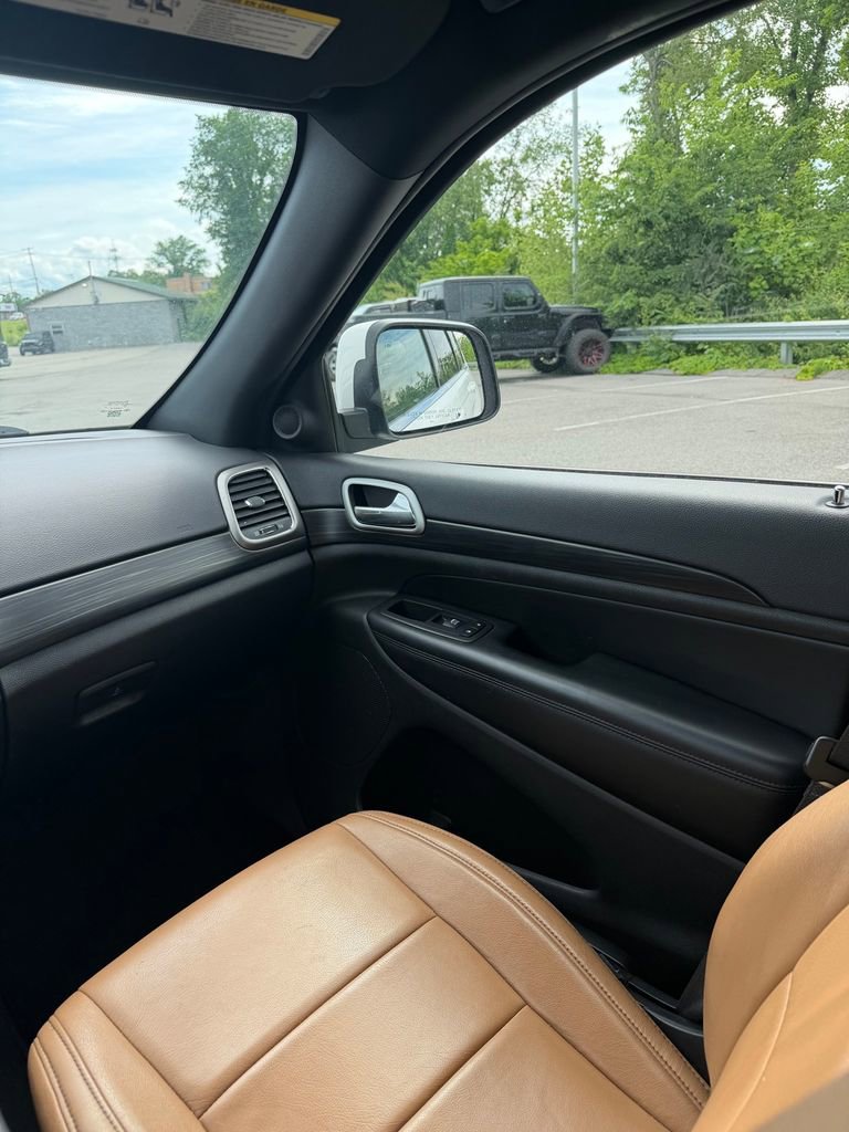 Certified 2019 Jeep Grand Cherokee Laredo AWD/4WD image 15